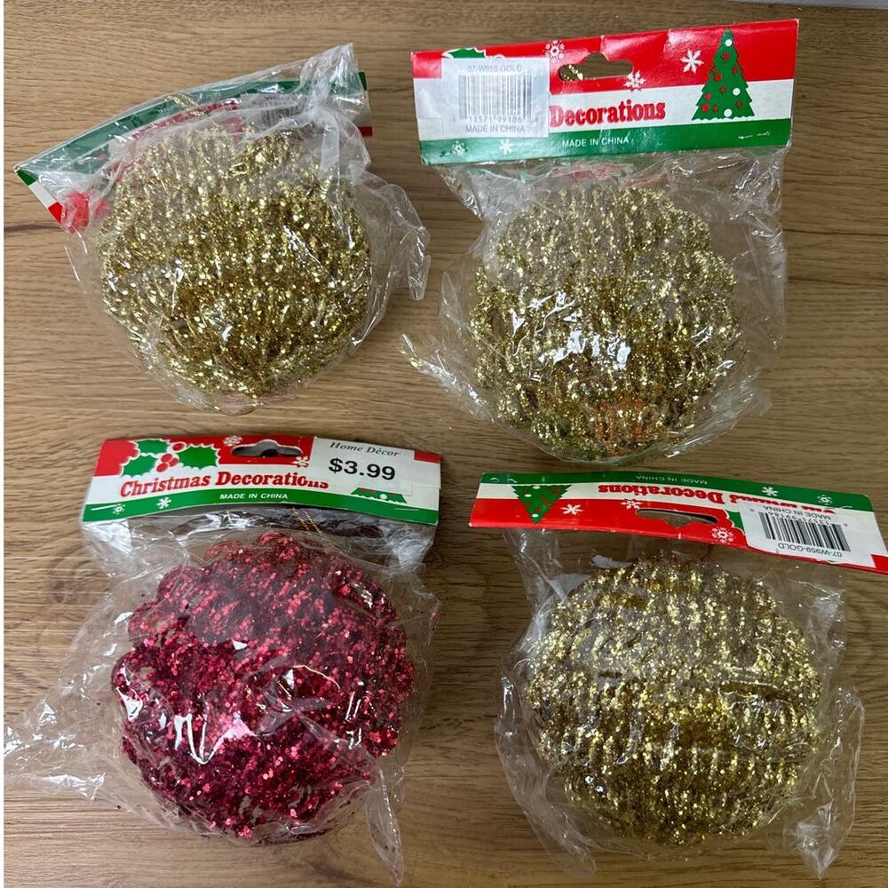 Vtg Christmas Ornaments‎ 4" in Diameter Gold & Red